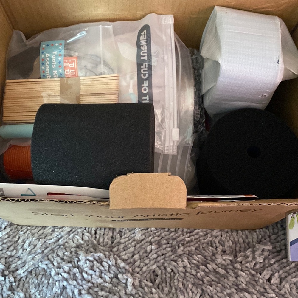 Tumblr kit with everything in it Comes with a hot glue gun